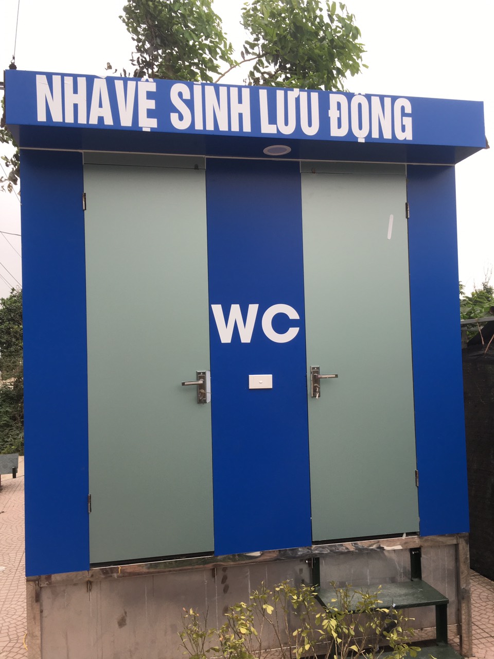 Nhà vệ sinh công trường